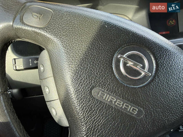 Серый Опель Зафира, объемом двигателя 1.8 л и пробегом 226 тыс. км за 5500 $, фото 42 на Automoto.ua