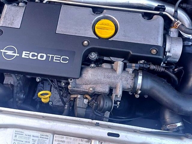 Серый Опель Зафира, объемом двигателя 2.2 л и пробегом 153 тыс. км за 3700 $, фото 6 на Automoto.ua