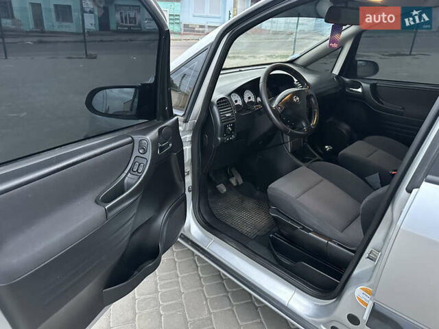 Серый Опель Зафира, объемом двигателя 1.8 л и пробегом 261 тыс. км за 4350 $, фото 19 на Automoto.ua