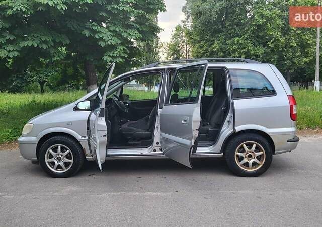 Серый Опель Зафира, объемом двигателя 1.8 л и пробегом 250 тыс. км за 3200 $, фото 5 на Automoto.ua