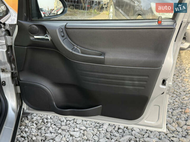 Серый Опель Зафира, объемом двигателя 1.8 л и пробегом 226 тыс. км за 5500 $, фото 28 на Automoto.ua