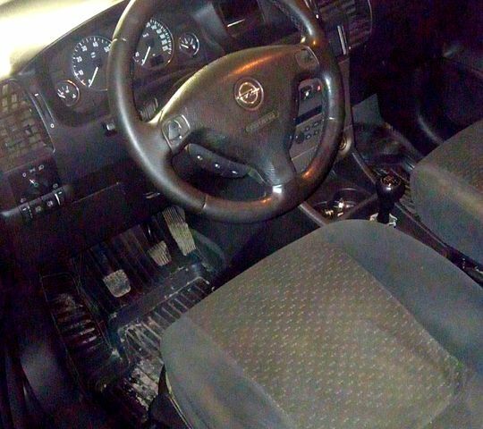 Серый Опель Зафира, объемом двигателя 1.8 л и пробегом 408 тыс. км за 5000 $, фото 4 на Automoto.ua