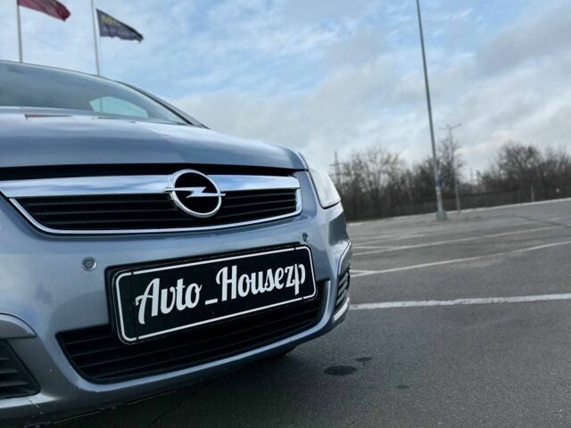 Сірий Опель Зафіра, об'ємом двигуна 0 л та пробігом 259 тис. км за 5700 $, фото 1 на Automoto.ua