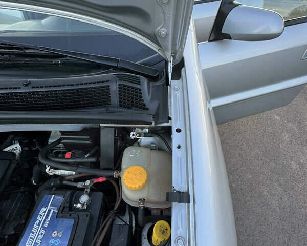 Сірий Опель Зафіра, об'ємом двигуна 1.8 л та пробігом 234 тис. км за 5500 $, фото 43 на Automoto.ua