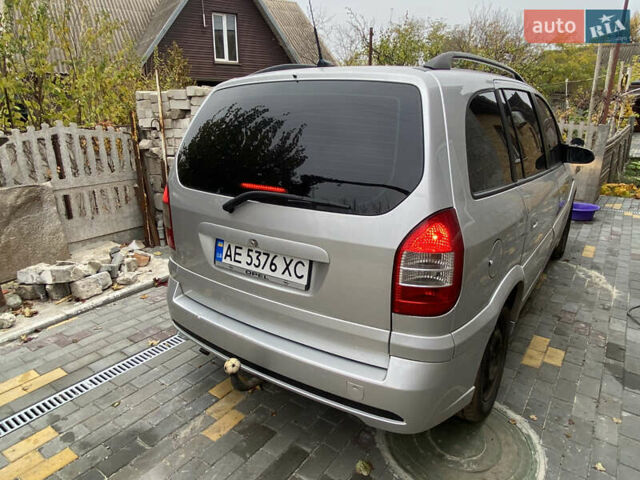 Серый Опель Зафира, объемом двигателя 2.2 л и пробегом 265 тыс. км за 5250 $, фото 42 на Automoto.ua