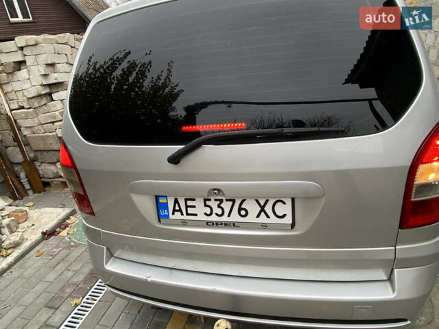 Серый Опель Зафира, объемом двигателя 2.2 л и пробегом 265 тыс. км за 5250 $, фото 40 на Automoto.ua