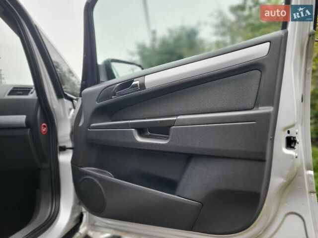 Сірий Опель Зафіра, об'ємом двигуна 1.8 л та пробігом 192 тис. км за 5700 $, фото 44 на Automoto.ua