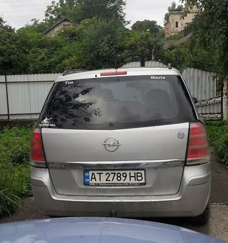 Серый Опель Зафира, объемом двигателя 1.9 л и пробегом 284 тыс. км за 5700 $, фото 3 на Automoto.ua