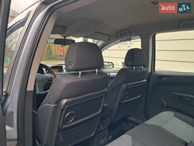 Серый Опель Зафира, объемом двигателя 1.9 л и пробегом 278 тыс. км за 4500 $, фото 42 на Automoto.ua