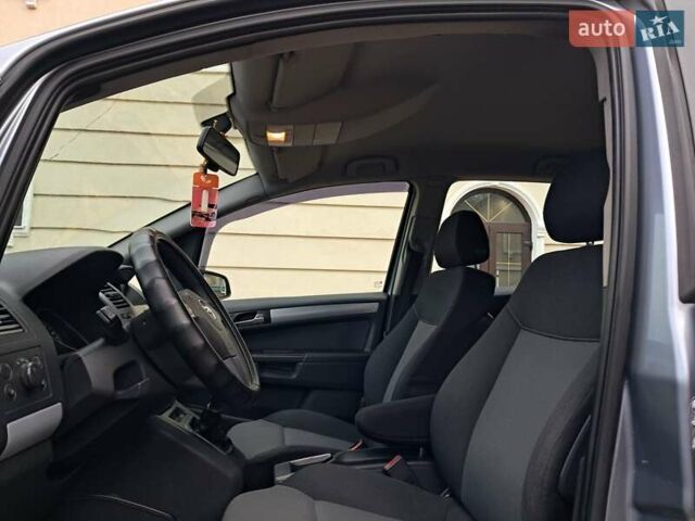 Серый Опель Зафира, объемом двигателя 1.9 л и пробегом 278 тыс. км за 4500 $, фото 49 на Automoto.ua