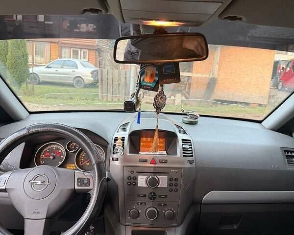 Серый Опель Зафира, объемом двигателя 1.91 л и пробегом 225 тыс. км за 4400 $, фото 16 на Automoto.ua