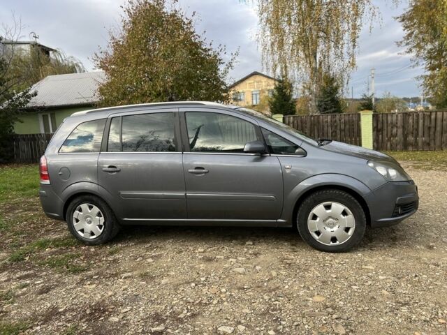 Серый Опель Зафира, объемом двигателя 1.8 л и пробегом 280 тыс. км за 3900 $, фото 2 на Automoto.ua