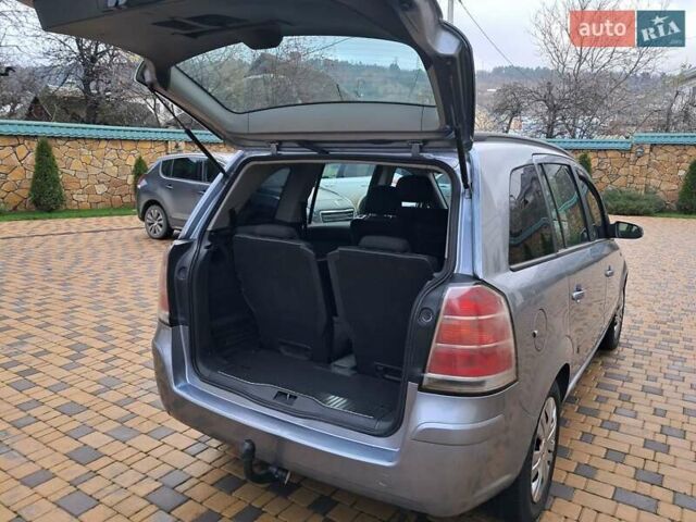 Серый Опель Зафира, объемом двигателя 1.9 л и пробегом 278 тыс. км за 4500 $, фото 31 на Automoto.ua