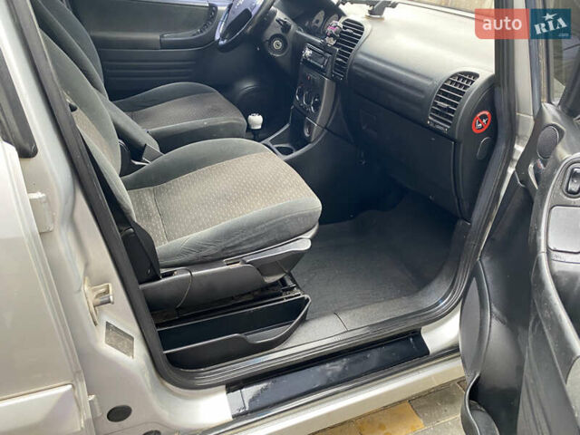 Серый Опель Зафира, объемом двигателя 2.2 л и пробегом 265 тыс. км за 5250 $, фото 8 на Automoto.ua