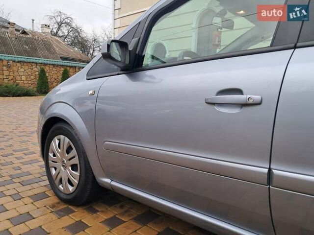 Серый Опель Зафира, объемом двигателя 1.9 л и пробегом 278 тыс. км за 4500 $, фото 61 на Automoto.ua