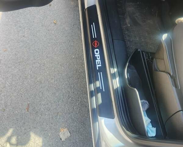 Серый Опель Зафира, объемом двигателя 1.8 л и пробегом 22 тыс. км за 5500 $, фото 4 на Automoto.ua