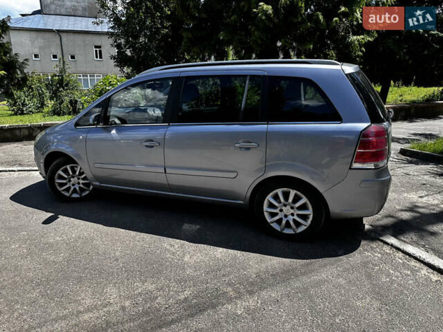 Серый Опель Зафира, объемом двигателя 2.2 л и пробегом 226 тыс. км за 5300 $, фото 2 на Automoto.ua