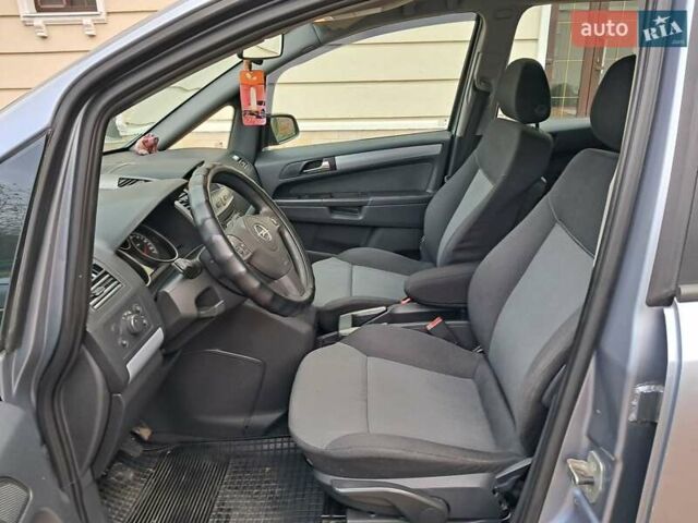 Серый Опель Зафира, объемом двигателя 1.9 л и пробегом 278 тыс. км за 4500 $, фото 48 на Automoto.ua