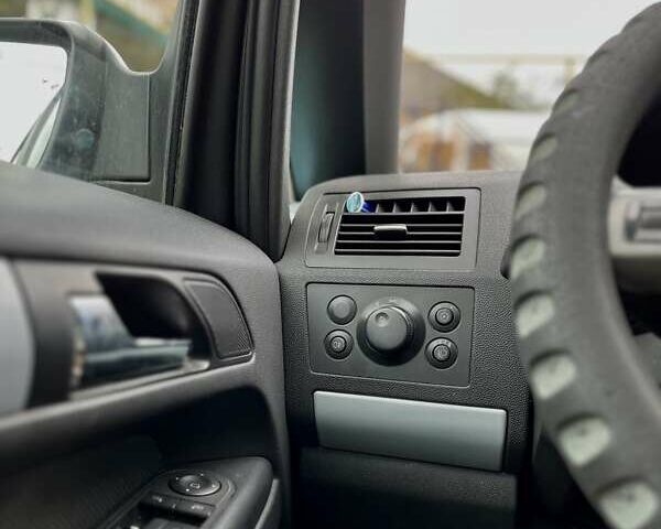 Серый Опель Зафира, объемом двигателя 1.9 л и пробегом 261 тыс. км за 5200 $, фото 10 на Automoto.ua