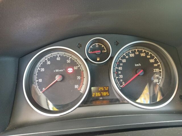 Серый Опель Зафира, объемом двигателя 1.6 л и пробегом 236 тыс. км за 5300 $, фото 13 на Automoto.ua