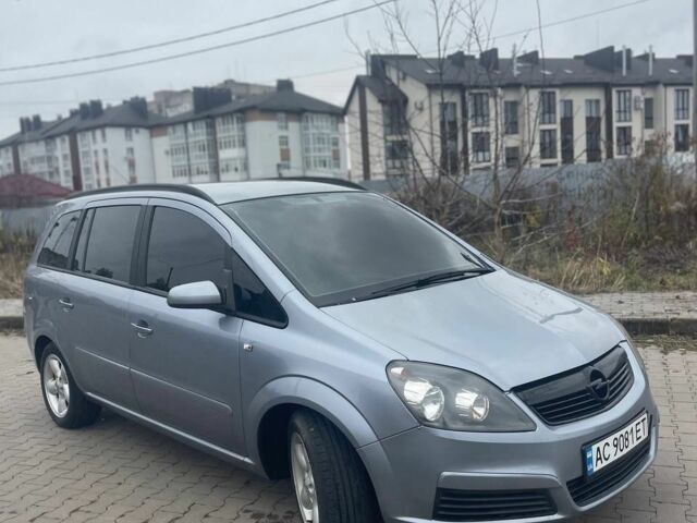 Серый Опель Зафира, объемом двигателя 1.9 л и пробегом 320 тыс. км за 3999 $, фото 4 на Automoto.ua