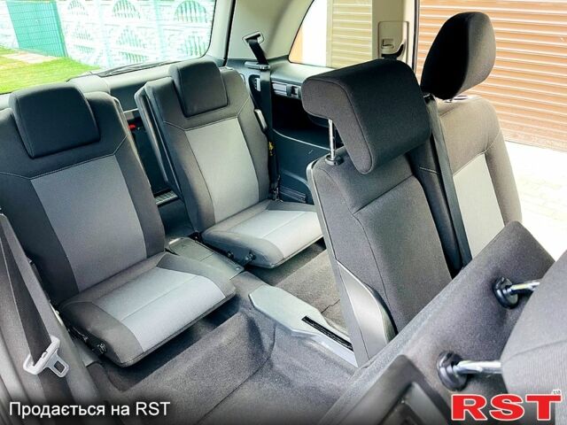 Серый Опель Зафира, объемом двигателя 1.6 л и пробегом 230 тыс. км за 5200 $, фото 4 на Automoto.ua