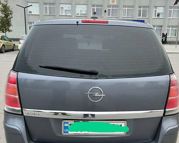 Серый Опель Зафира, объемом двигателя 1.6 л и пробегом 218 тыс. км за 5400 $, фото 3 на Automoto.ua