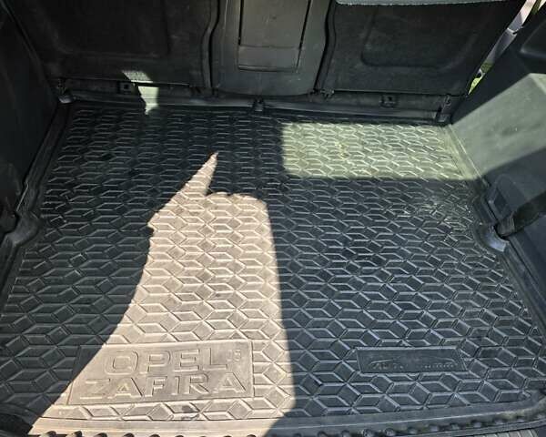 Серый Опель Зафира, объемом двигателя 1.6 л и пробегом 210 тыс. км за 5100 $, фото 10 на Automoto.ua