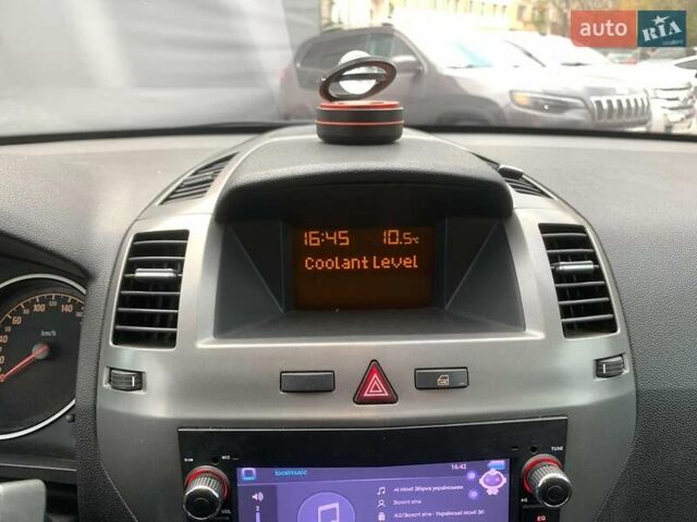 Серый Опель Зафира, объемом двигателя 1.8 л и пробегом 330 тыс. км за 5940 $, фото 32 на Automoto.ua