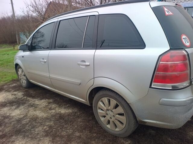 Серый Опель Зафира, объемом двигателя 1.9 л и пробегом 471 тыс. км за 4999 $, фото 2 на Automoto.ua