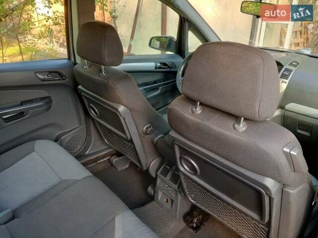 Серый Опель Зафира, объемом двигателя 1.6 л и пробегом 240 тыс. км за 5300 $, фото 7 на Automoto.ua