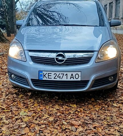 Сірий Опель Зафіра, об'ємом двигуна 1.6 л та пробігом 300 тис. км за 4950 $, фото 8 на Automoto.ua