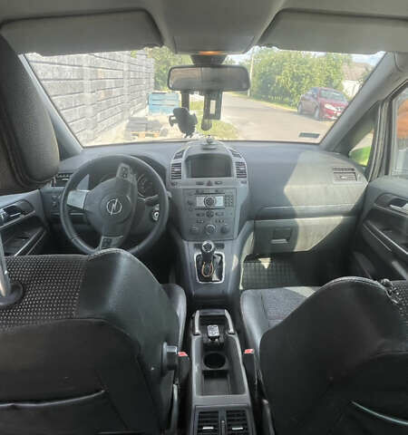 Серый Опель Зафира, объемом двигателя 1.9 л и пробегом 358 тыс. км за 5100 $, фото 4 на Automoto.ua