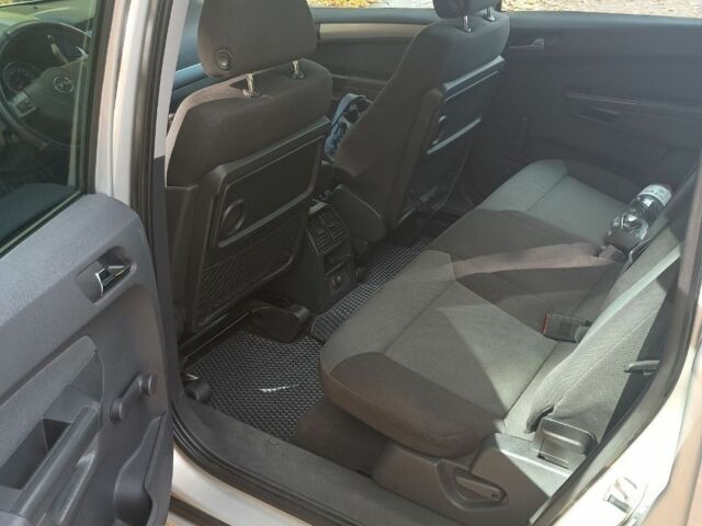 Серый Опель Зафира, объемом двигателя 1.6 л и пробегом 236 тыс. км за 5300 $, фото 11 на Automoto.ua