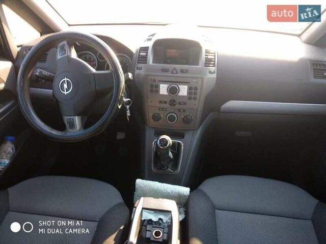 Серый Опель Зафира, объемом двигателя 1.6 л и пробегом 190 тыс. км за 6500 $, фото 10 на Automoto.ua