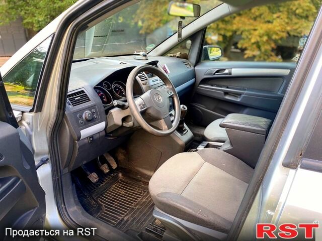 Серый Опель Зафира, объемом двигателя 1.8 л и пробегом 150 тыс. км за 4600 $, фото 4 на Automoto.ua