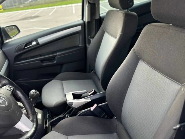 Сірий Опель Зафіра, об'ємом двигуна 0 л та пробігом 259 тис. км за 5700 $, фото 7 на Automoto.ua