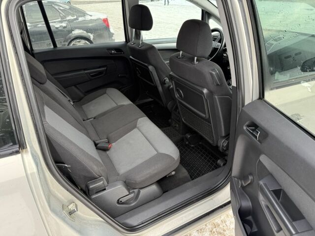 Серый Опель Зафира, объемом двигателя 1.6 л и пробегом 280 тыс. км за 5200 $, фото 15 на Automoto.ua