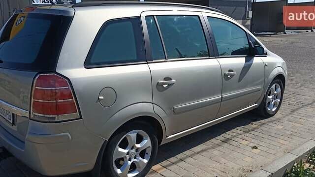 Серый Опель Зафира, объемом двигателя 1.6 л и пробегом 265 тыс. км за 5450 $, фото 9 на Automoto.ua
