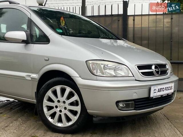 Серый Опель Зафира, объемом двигателя 1.8 л и пробегом 267 тыс. км за 4790 $, фото 3 на Automoto.ua
