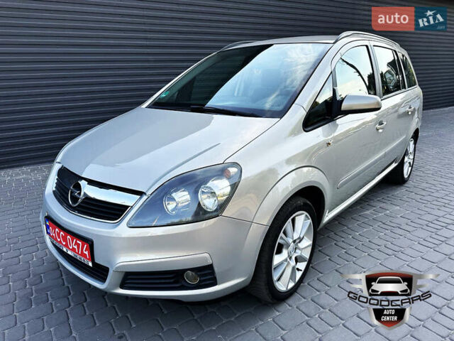 Серый Опель Зафира, объемом двигателя 1.6 л и пробегом 220 тыс. км за 6500 $, фото 2 на Automoto.ua