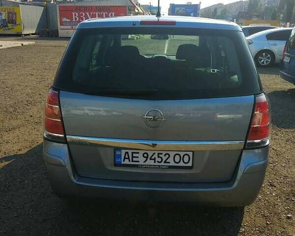 Серый Опель Зафира, объемом двигателя 1.6 л и пробегом 190 тыс. км за 6500 $, фото 1 на Automoto.ua