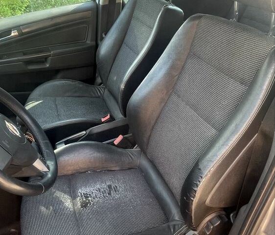 Серый Опель Зафира, объемом двигателя 1.9 л и пробегом 360 тыс. км за 4700 $, фото 1 на Automoto.ua