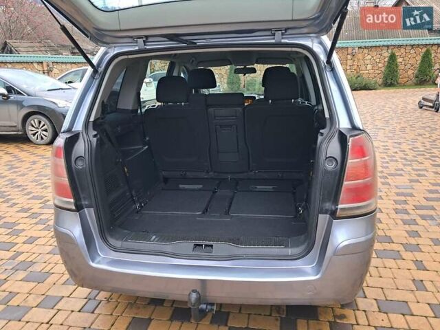 Серый Опель Зафира, объемом двигателя 1.9 л и пробегом 278 тыс. км за 4500 $, фото 30 на Automoto.ua