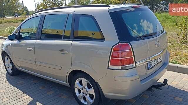 Серый Опель Зафира, объемом двигателя 1.6 л и пробегом 265 тыс. км за 5450 $, фото 4 на Automoto.ua