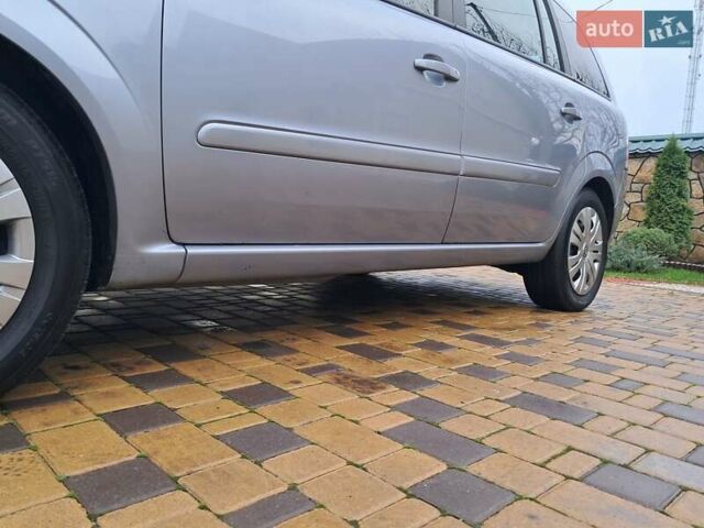 Серый Опель Зафира, объемом двигателя 1.9 л и пробегом 278 тыс. км за 4500 $, фото 64 на Automoto.ua