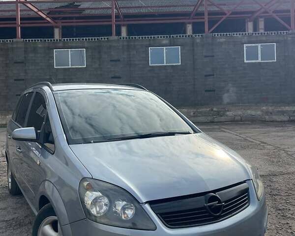 Серый Опель Зафира, объемом двигателя 1.91 л и пробегом 390 тыс. км за 4450 $, фото 3 на Automoto.ua