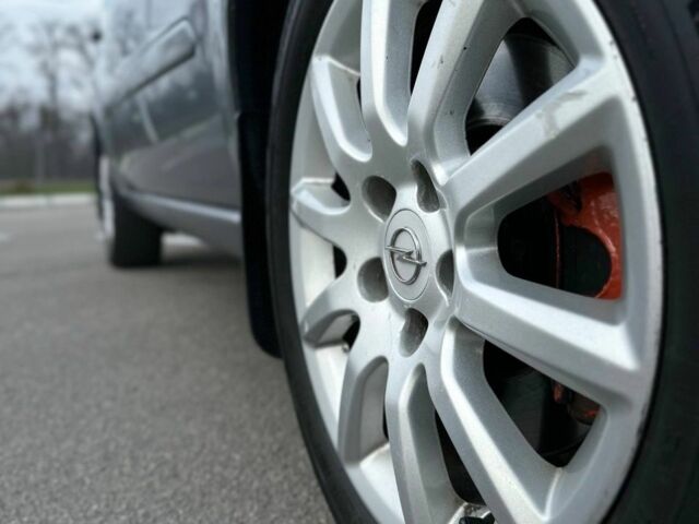 Сірий Опель Зафіра, об'ємом двигуна 0 л та пробігом 259 тис. км за 5700 $, фото 5 на Automoto.ua