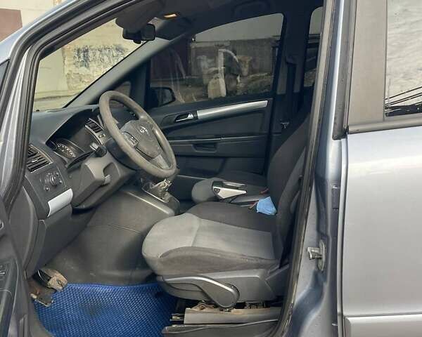 Серый Опель Зафира, объемом двигателя 1.91 л и пробегом 390 тыс. км за 4450 $, фото 4 на Automoto.ua