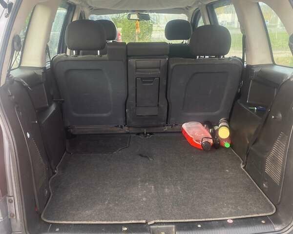 Сірий Опель Зафіра, об'ємом двигуна 1.8 л та пробігом 245 тис. км за 4500 $, фото 9 на Automoto.ua